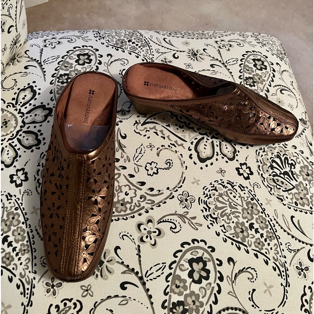 Naturalizer New in Box Bronze Mules